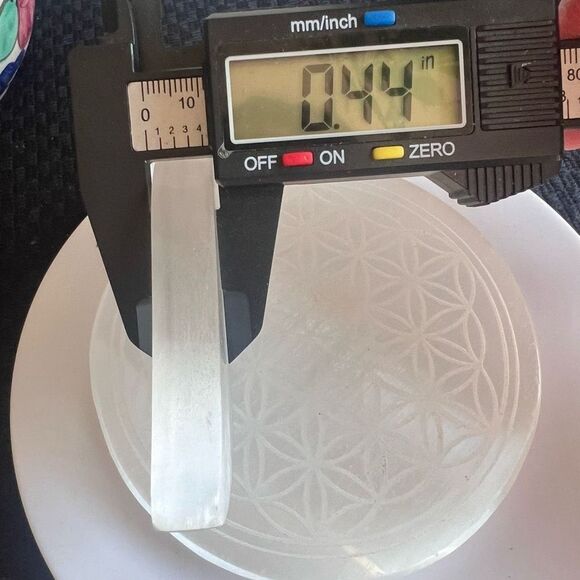 Selenite Crystal Leaf Carving‎ - Picture 7 of 9